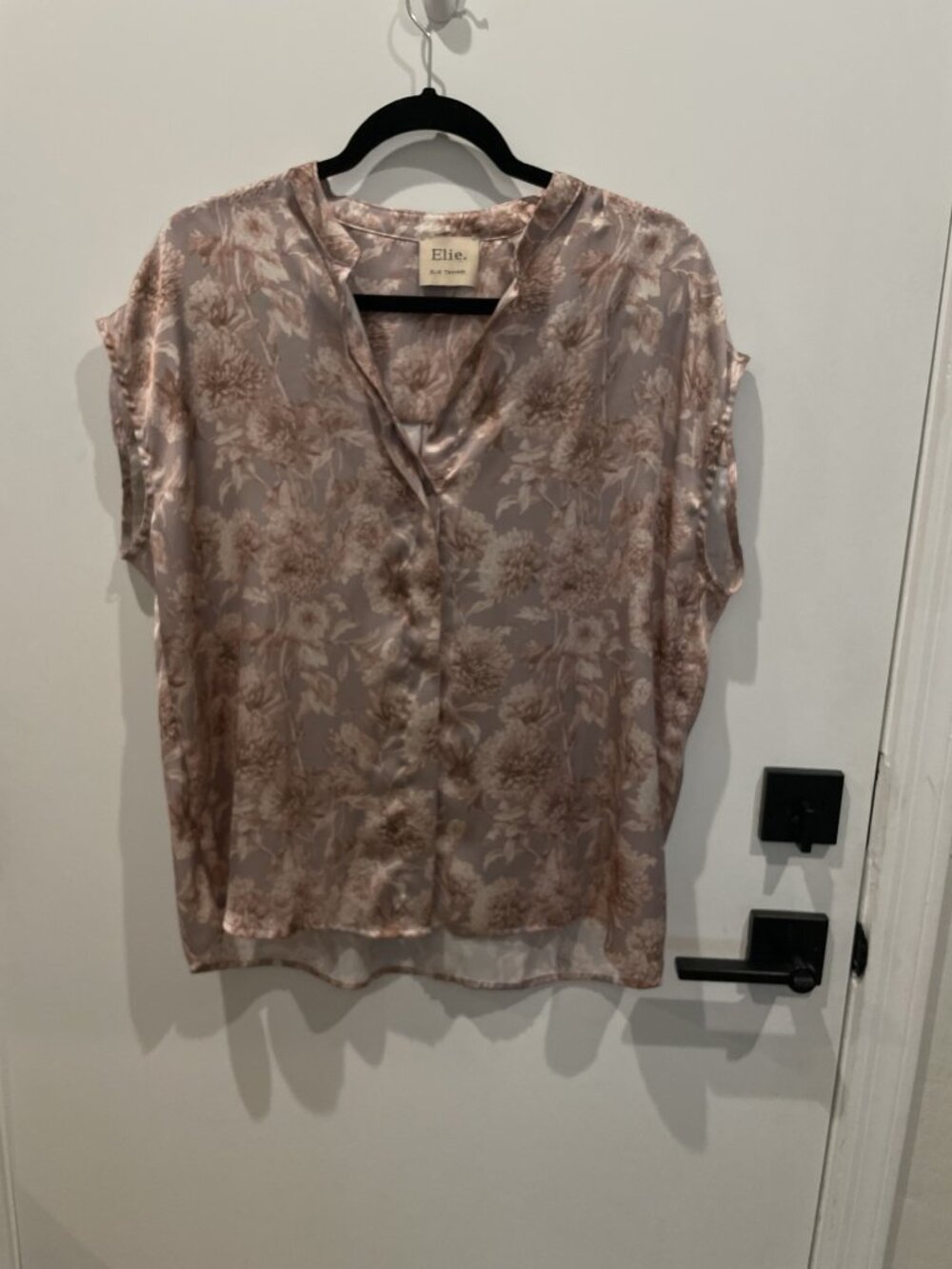 Elie Tahari floral sleeveless button front blouse - Size Large - Retail $58
